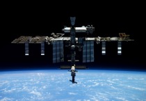 Phi hành gia tư nhân đầu tiên rời trạm vũ trụ bay trở về Trái đất