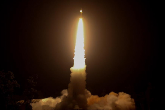 ĐIÈN NAM - HOA LÊ Lần đầu tiên NASA tiến hành phóng tên lửa lên vũ trụ từ Australia